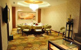 Jinan Luneng Xinyi Business Hotel